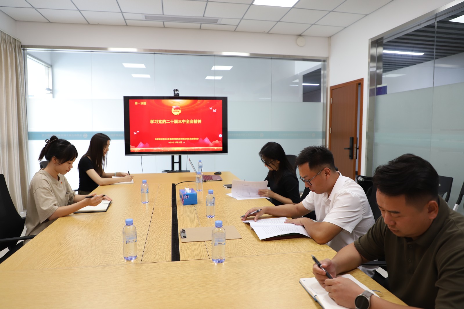 图注10:科技公司团总支结合“第一议题”,学习全会精神.jpg